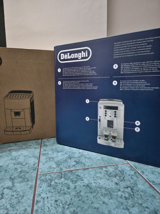 Espressor cafea boabe/măcinată/cappuccino De'Longhi Magnifica S, nou