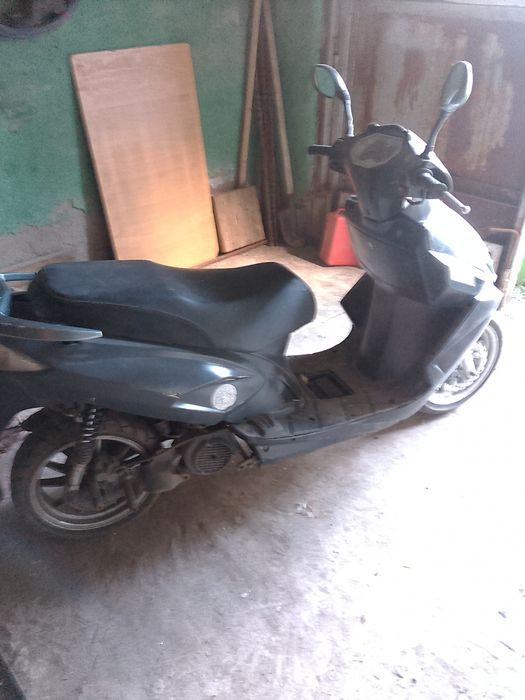 Продам скутер 150 кубов