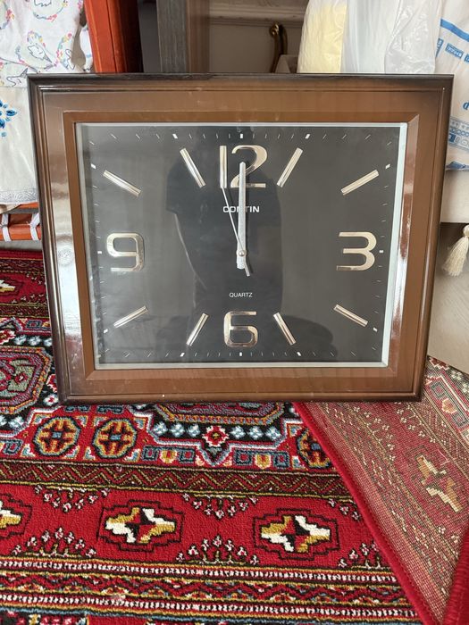 Часы  квадратные