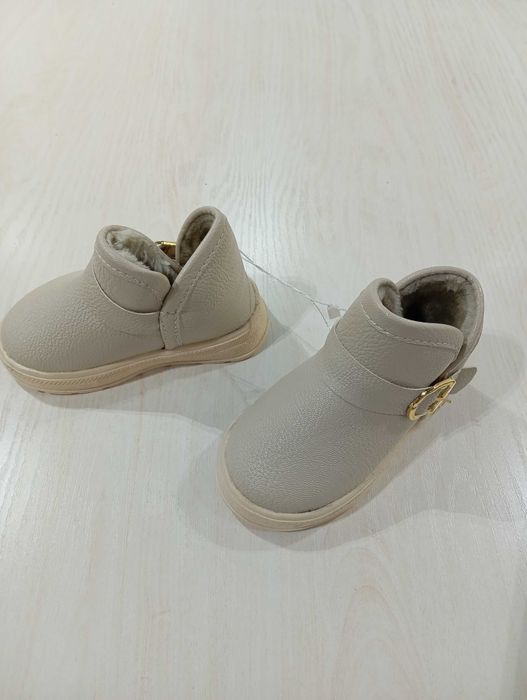 Уги детские размер 24-25 . Новые