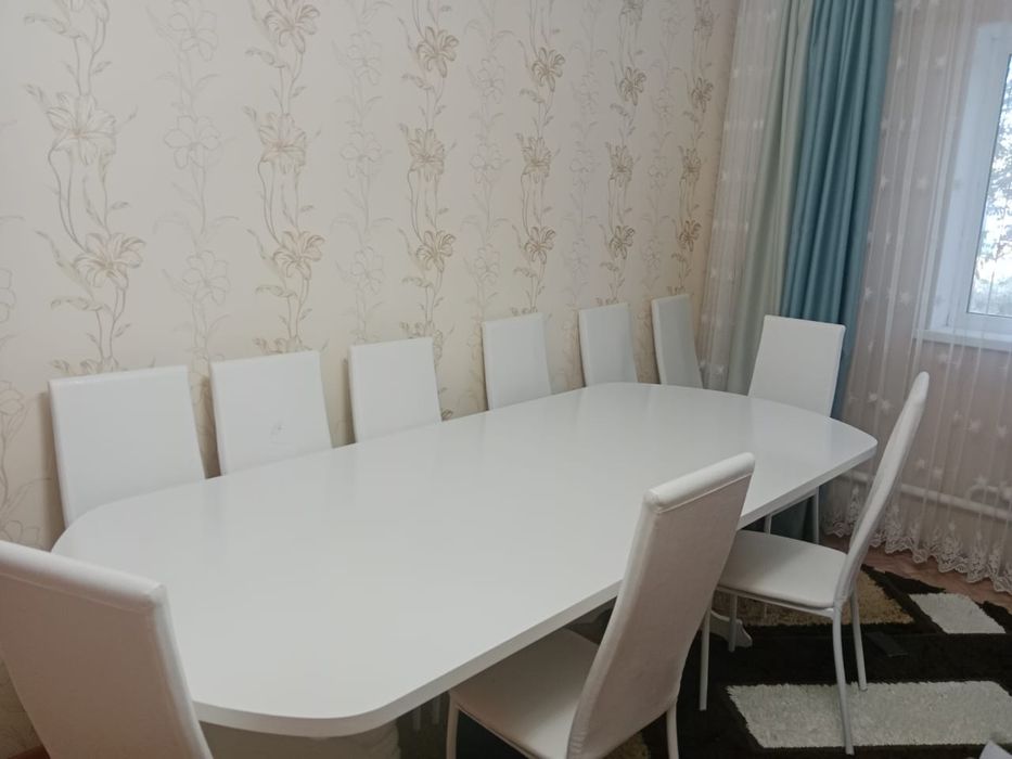 Стол ,стулясымен сатылады