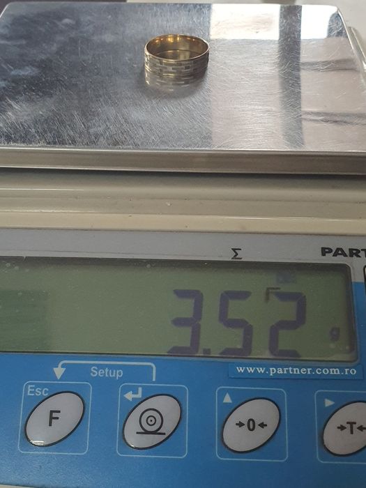 Verighetă din aur galben de 14K cu model din aur alb – mărimea 69