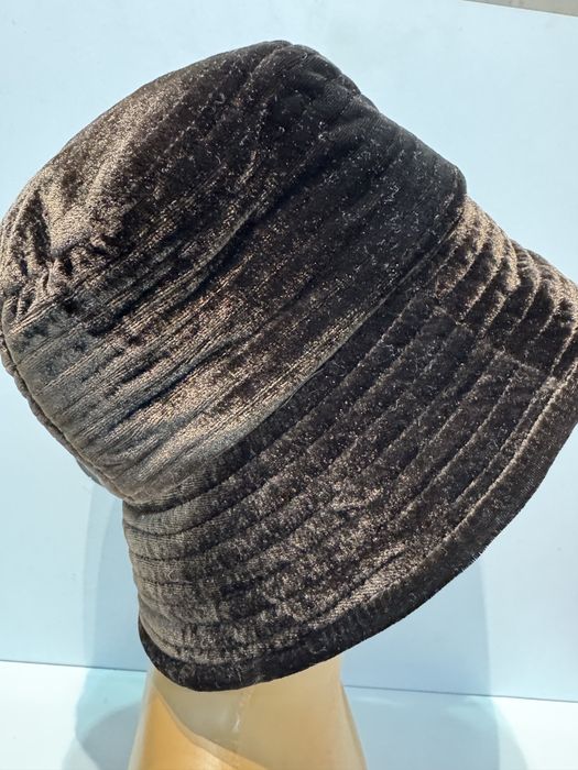 Дамска зимна, букет шапка SEEBERGER