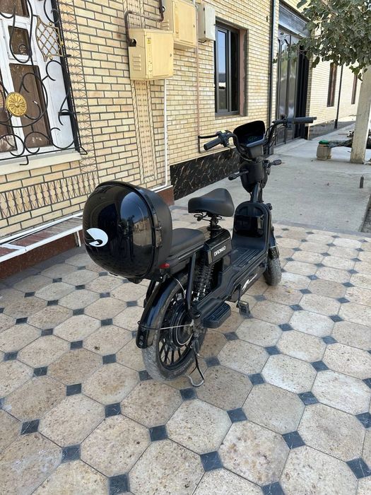 Elektron skuter 2025