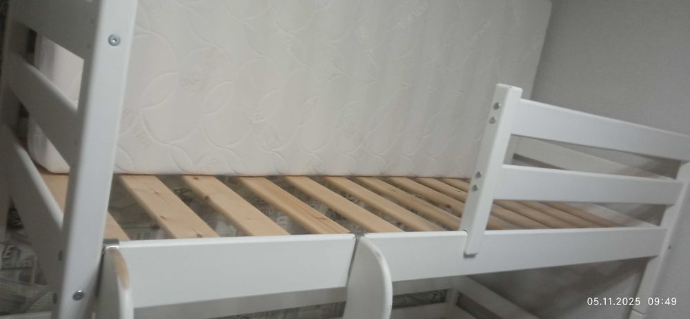 Кровать двухъярусная