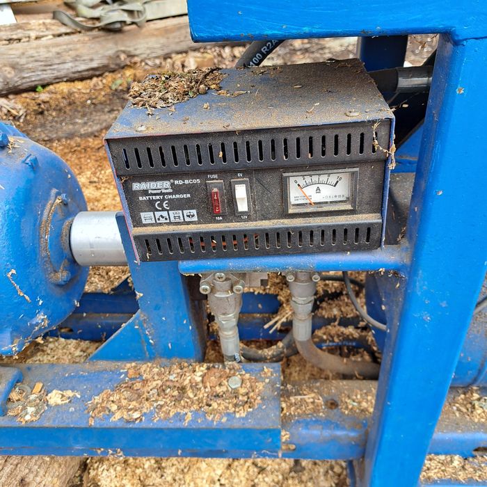 Машина за рязане цепене и товарене на дърва