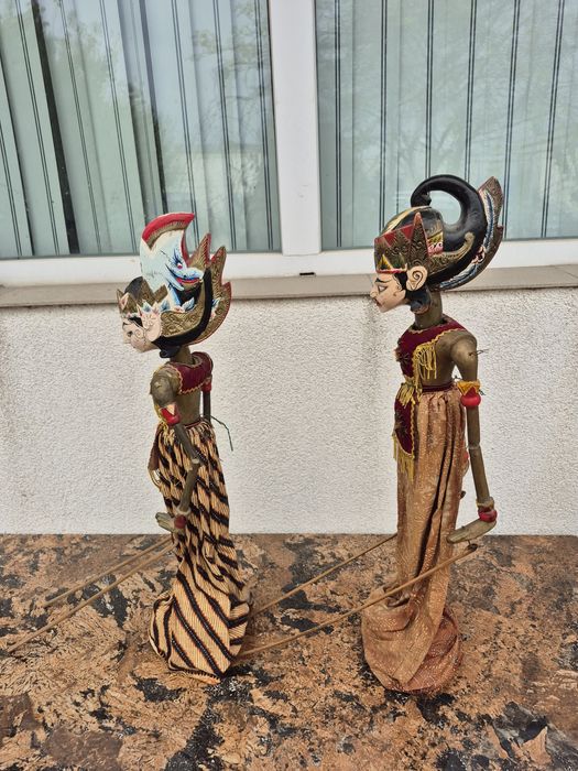 Vând 2 papusi statuiete lemn,scluptate,pictate manual ,Made Indonezia