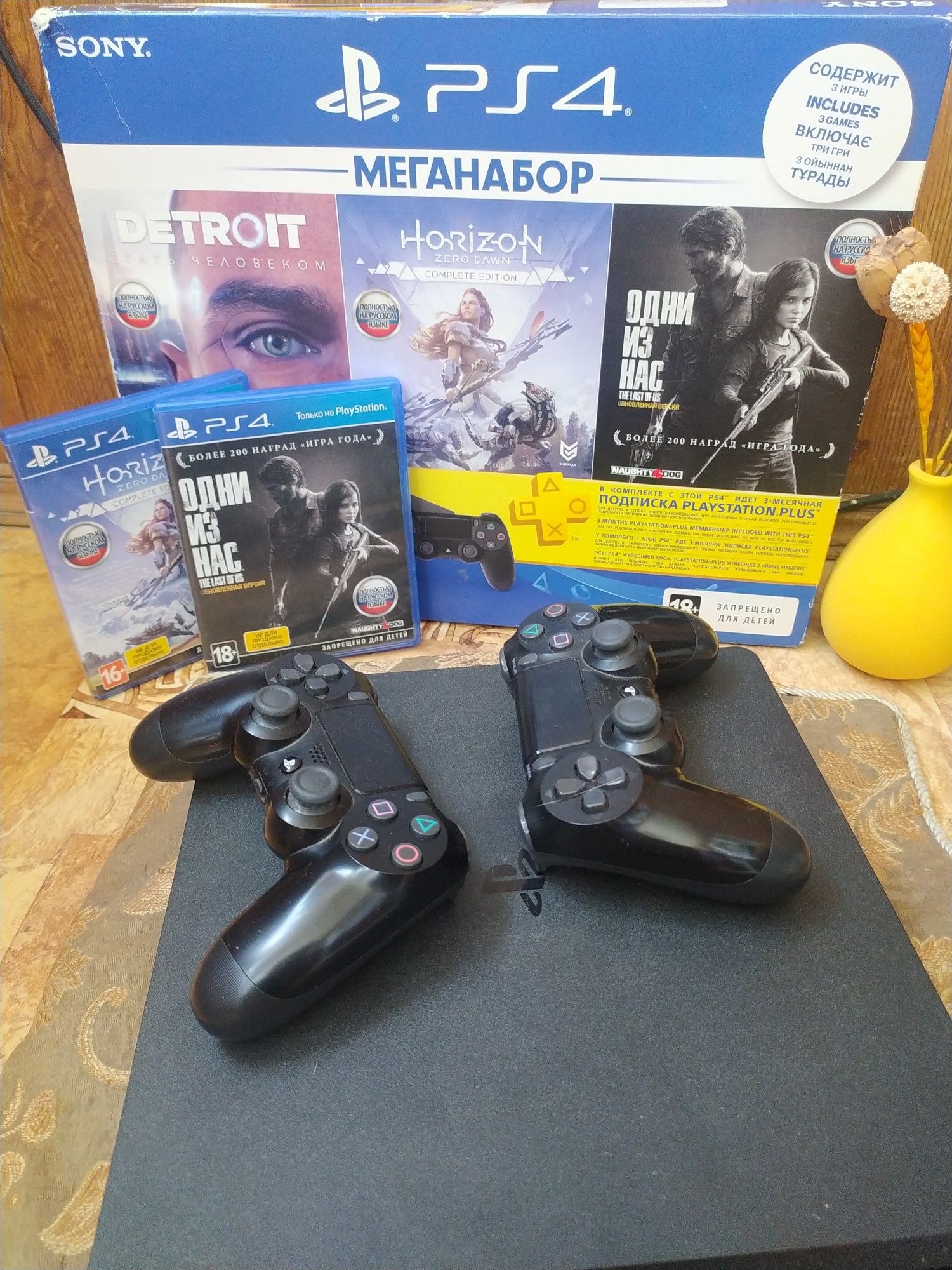 PS4 с двумя джойстиками: 90 000 тг. - Приставки Актау на Olx