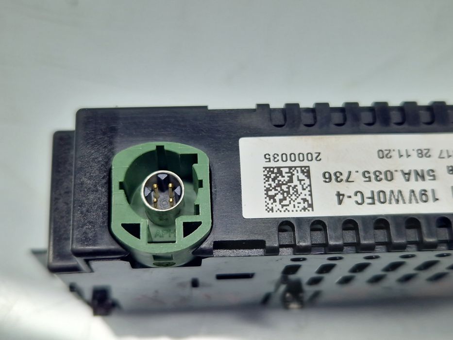 Conector auxiliar USB Volkswagen Touran (5T1) R-line [Fabr 2015-preze