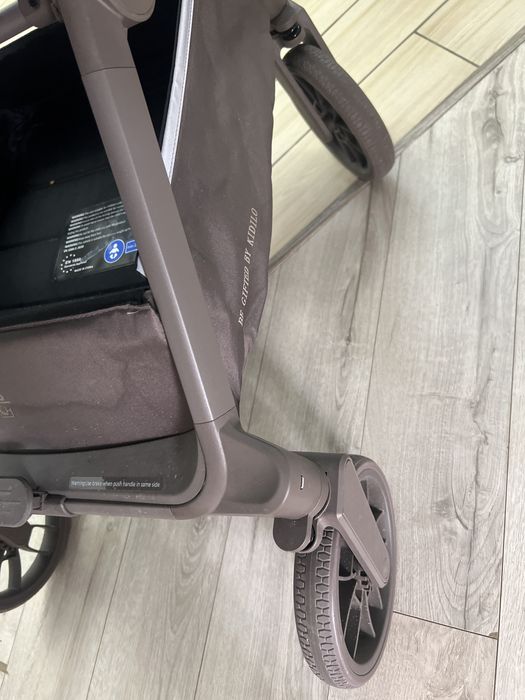 Продам коляску практически новую kidilo