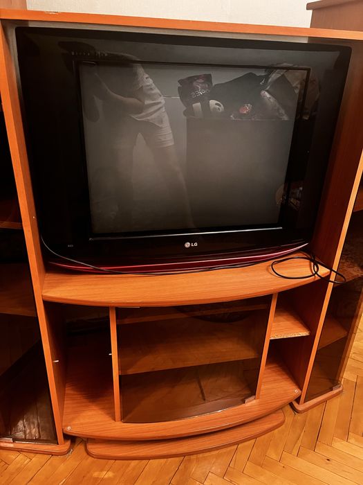 Тумба под телевизор с телевизором