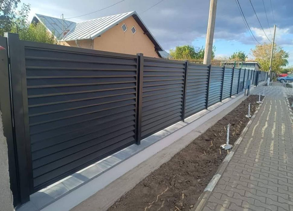 Garduri si porti din sipca metalica, panou stil jaluzele, tabla, plasa