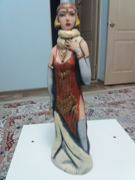 Статуэтка      графин.