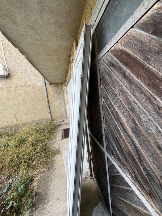 Продавам PVC бяла врата за баня 70/200