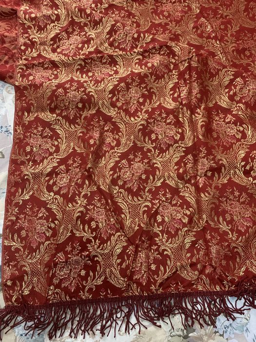 Чисто нова жакардова кувертюра за спалня, с ресни