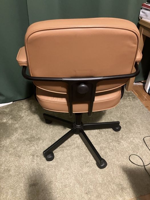 Vand scaun rotativ ALEFJÄLL Maro
Scaun rotativ, Grann maro-auriu
S