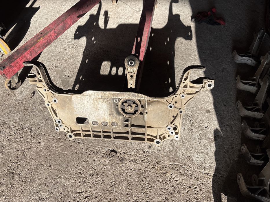 Punte jug cadru motor vw passat b6 b7