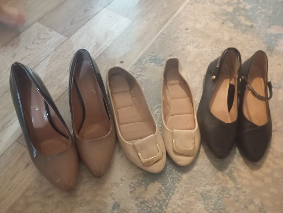 Продам женскую обувъ