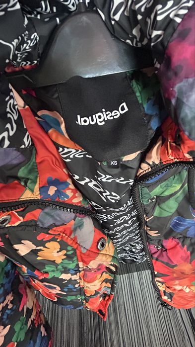 Късо дамско якенце Desigual XS