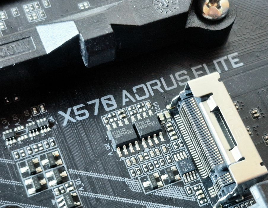 Placa baza gaming GIGABYTE X570 Aorus Elite AM4