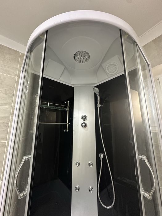 Cabina de dus cu hidromasaj