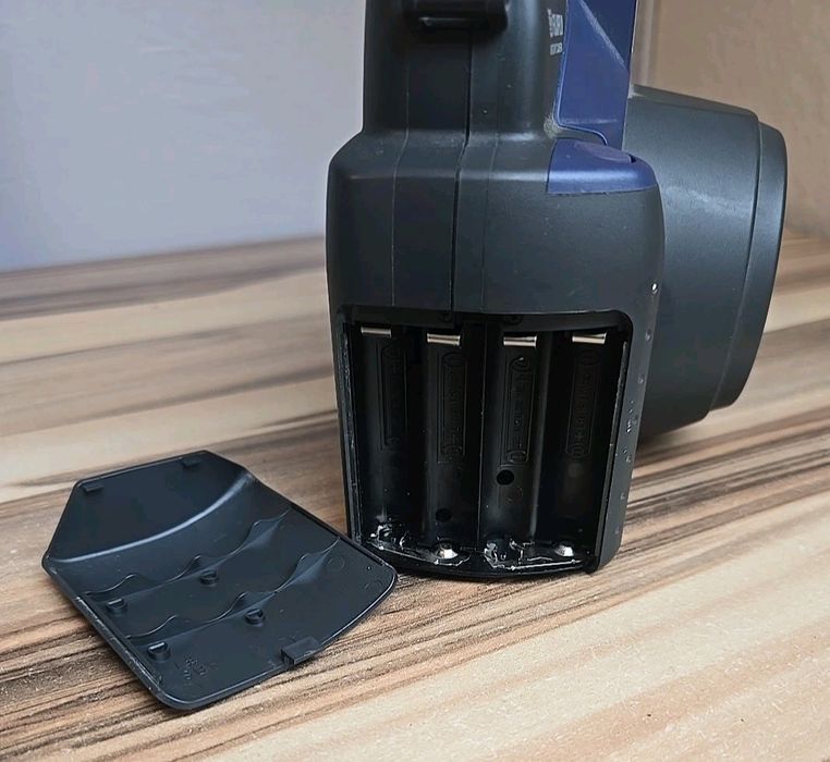 Апарат за моментни (полароидни) снимки instax 100