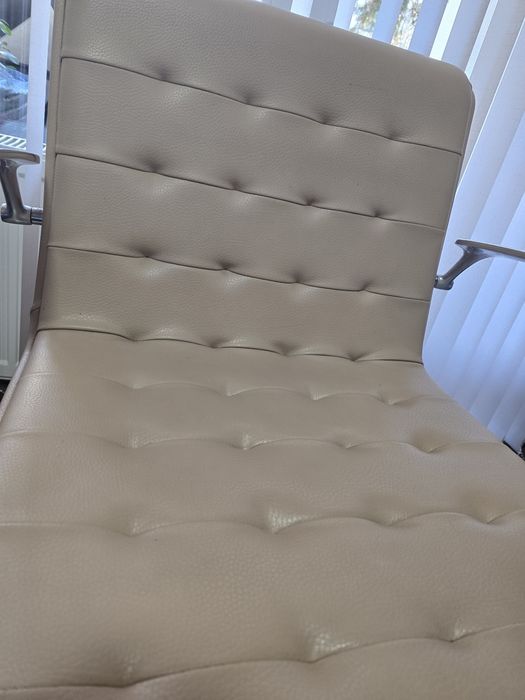 Фризьорски стол запазен