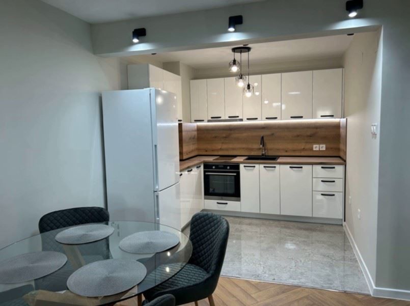 Дава се под наем Тристаен апартамент в София, Медицинска академия - 86 кв.м за 1046.01 € - Снимка #2