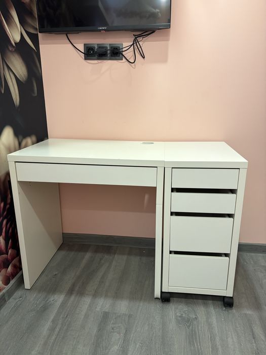 Детско бюро Micke IKEA