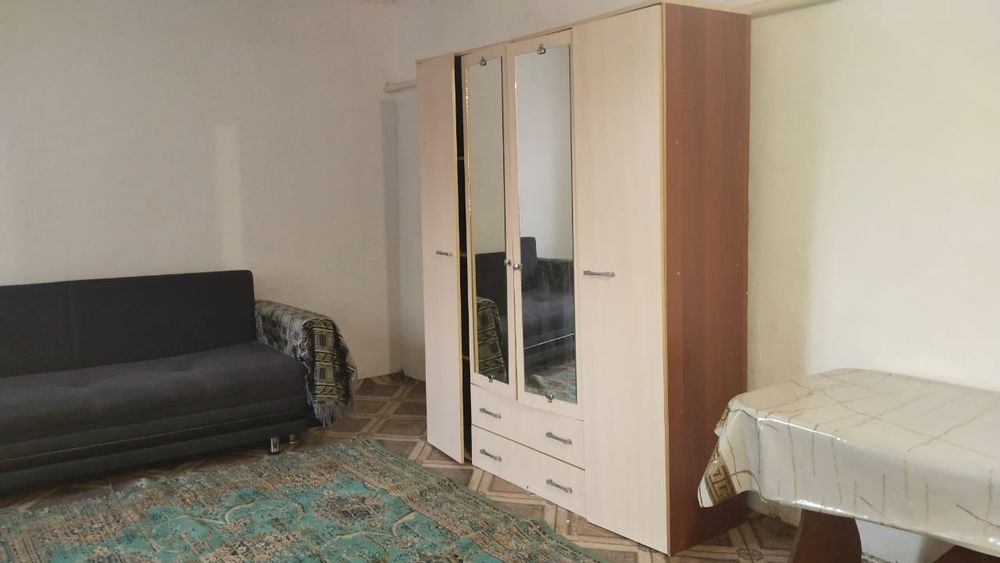 Времянка отдельный вход и двор