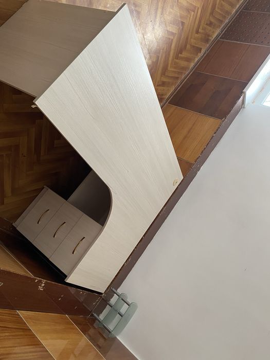 Угловой офисной стол