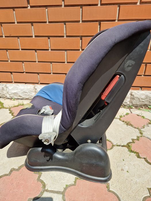 Продам детское автомобильное кресло б/у