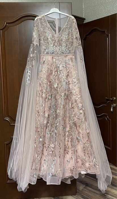 Платье на девичью свадбу, на вечер, на выпускной.