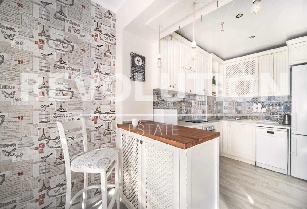 Дава се под наем Тристаен апартамент в Варна, Гръцка махала - 105 кв.м за 800 € - Снимка #1