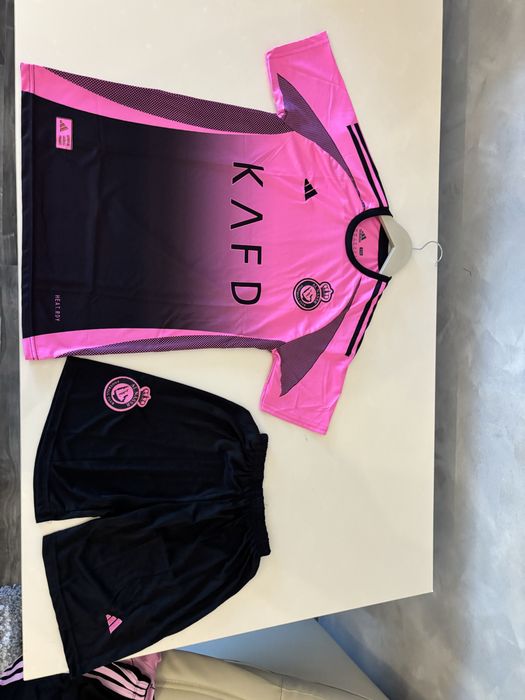 Vând compleu de fotbal