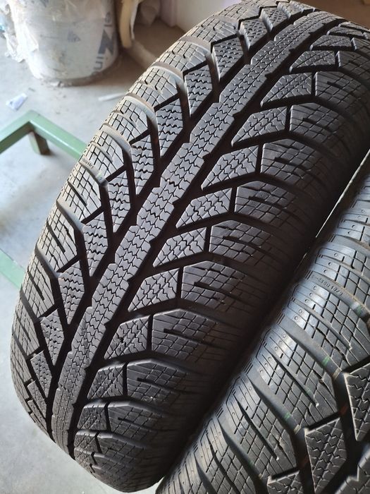 2 Anvelope de iarnă  205 65 r16 Semperit