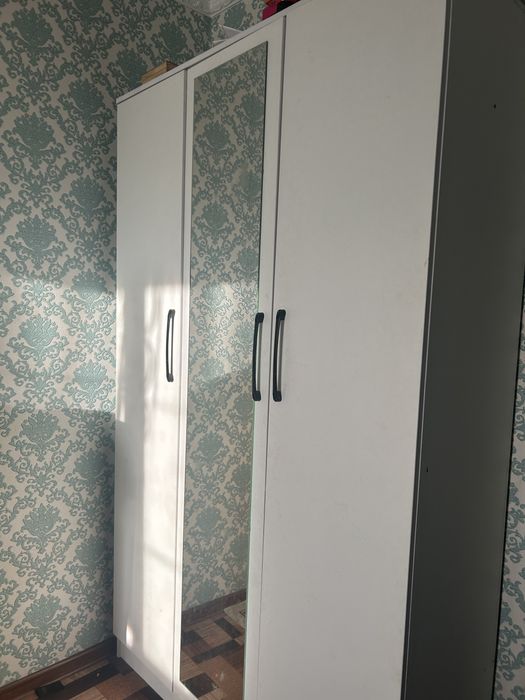 продается шкаф белый