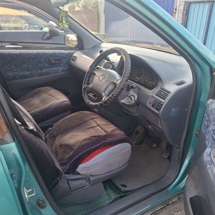 Продам машину Toyota