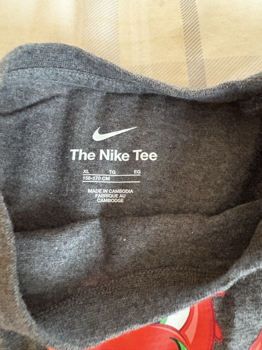 Юношески нови тениски на Nike