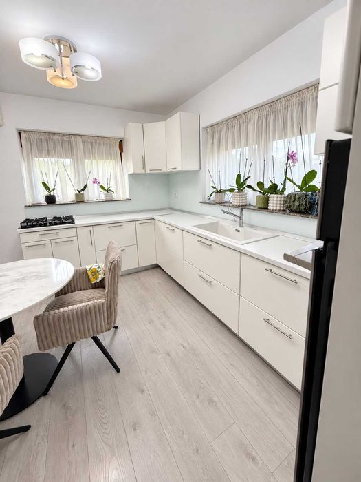 Casă tip duplex Goranu ~ 250 m² | Complex privat | Panouri fotovoltaice | Garaj | Curte & terasă acoperită