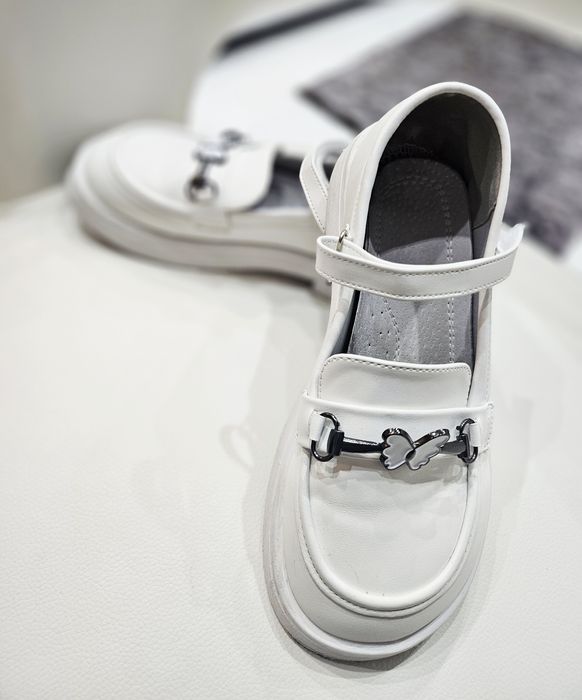 Бели обувки,  естествена кожа