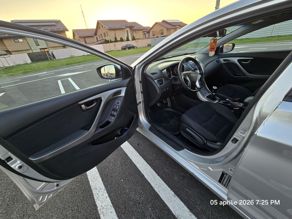 HYUNDAI Elantra 2012 — imagine 3