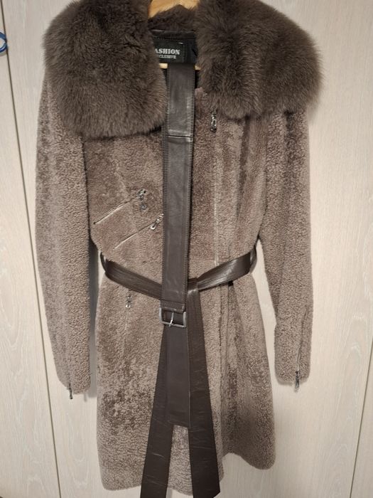 Vând cojoc cu blana naturala ,preț 600 de lei