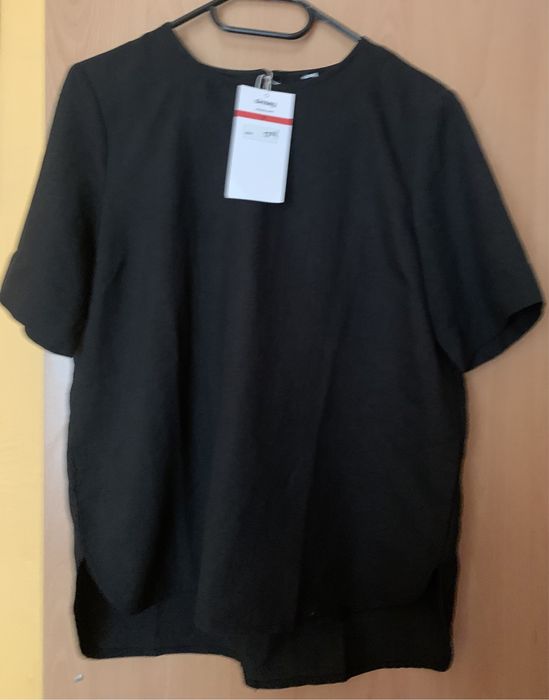 Блузa новa черна