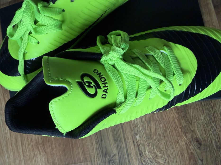 Фудболни обувки стоножки 36 номер