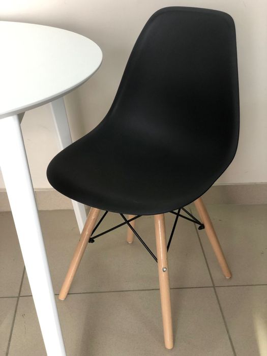 Пластиковые стулья