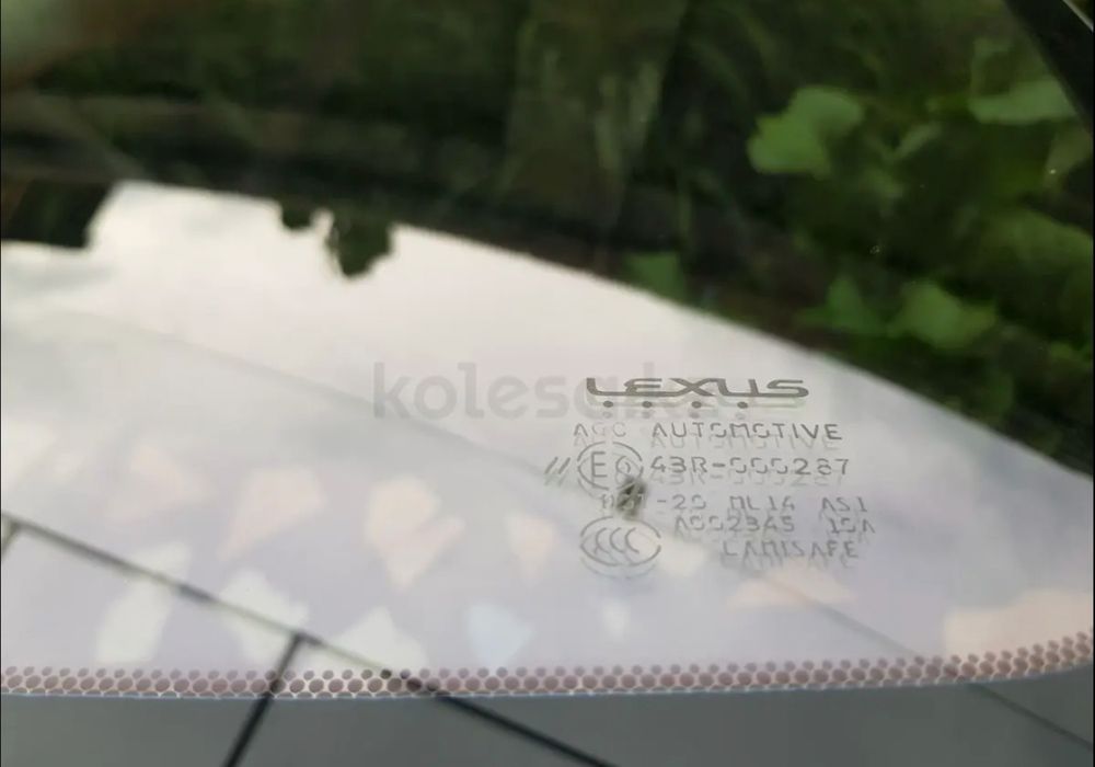 Лобовое стекло Lexus Rx350