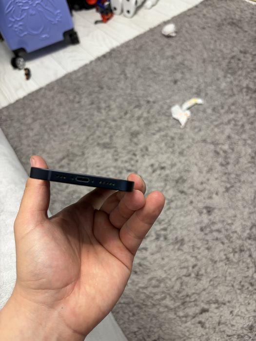 Vand carcasa iphone 13  impecabila