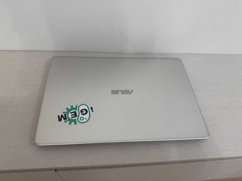 Продам ноутбук ASUS Vivobook 2018 года