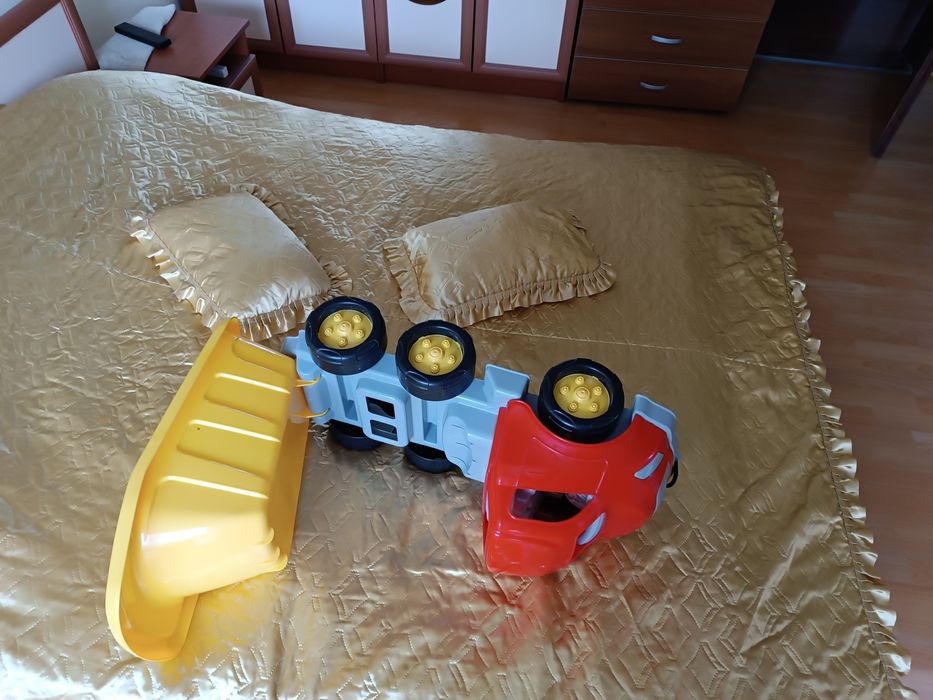 Голям пласмасов детски камион